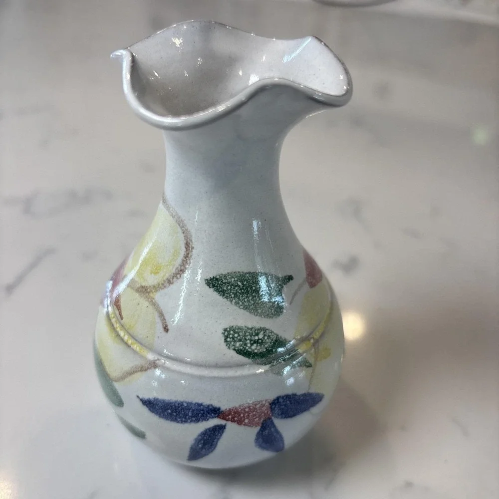 VTG Bud Vase‎ By Judy Greene Irish Studio Pottery Fluted Top Handpainted 4.5